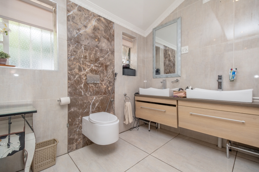 5 Bedroom Property for Sale in Bramley North Gauteng