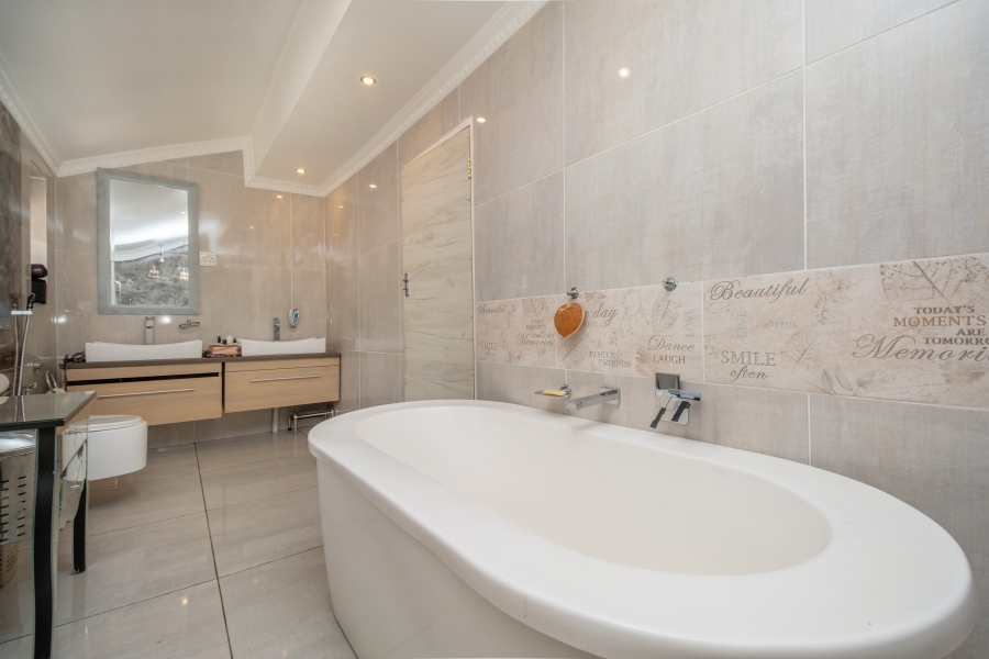 5 Bedroom Property for Sale in Bramley North Gauteng