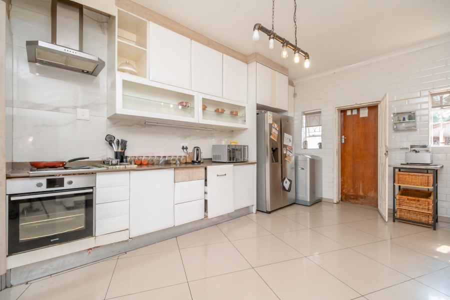 5 Bedroom Property for Sale in Bramley North Gauteng