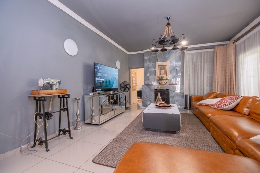 5 Bedroom Property for Sale in Bramley North Gauteng