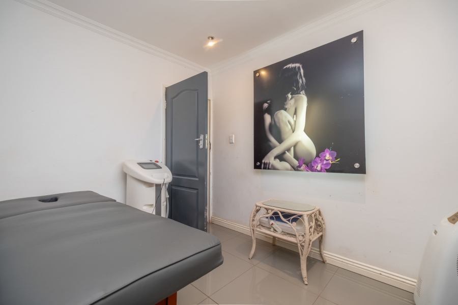 5 Bedroom Property for Sale in Bramley North Gauteng