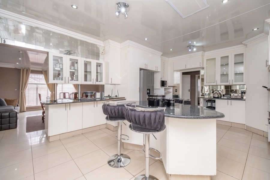 4 Bedroom Property for Sale in Robertsham Gauteng