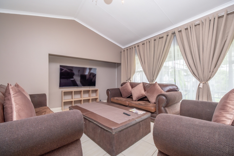 4 Bedroom Property for Sale in Robertsham Gauteng