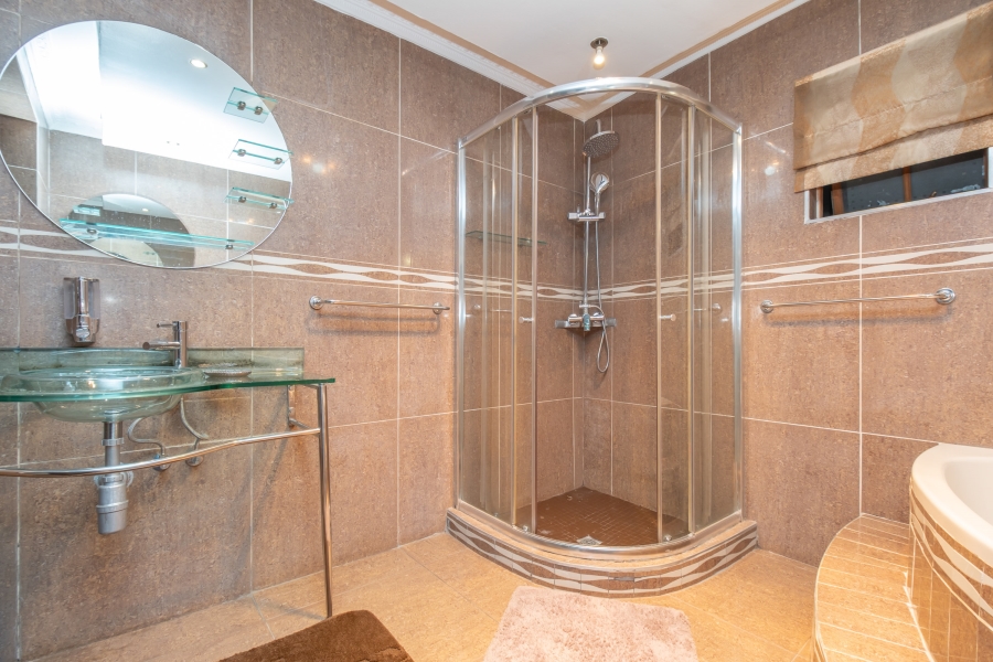 4 Bedroom Property for Sale in Robertsham Gauteng