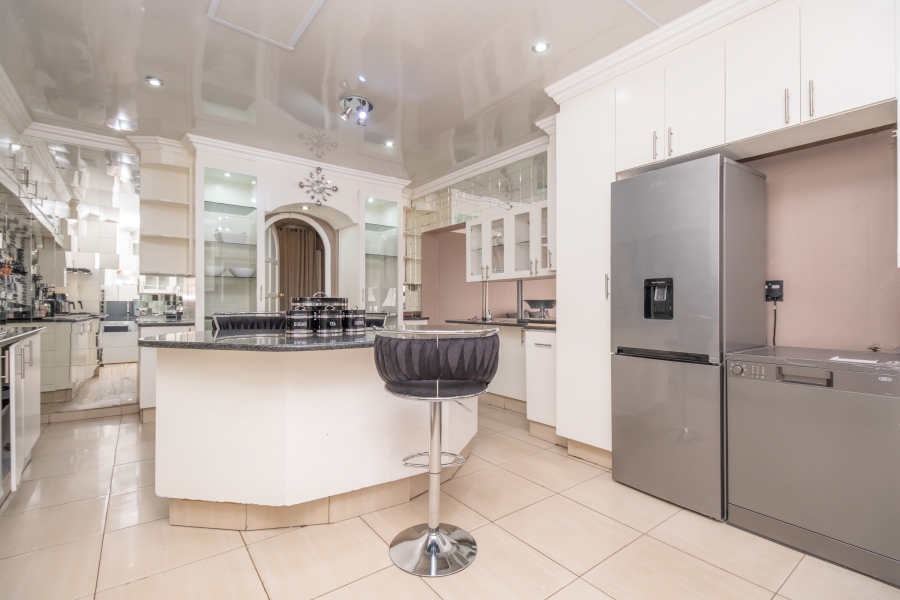 4 Bedroom Property for Sale in Robertsham Gauteng