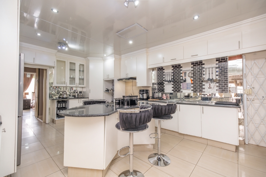 4 Bedroom Property for Sale in Robertsham Gauteng