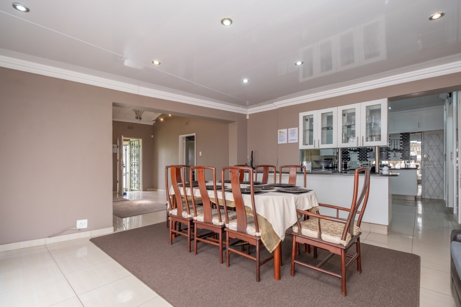 4 Bedroom Property for Sale in Robertsham Gauteng