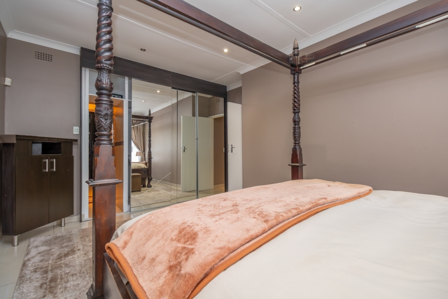 4 Bedroom Property for Sale in Robertsham Gauteng