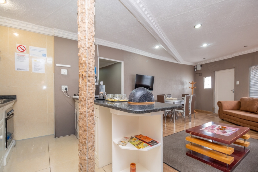 4 Bedroom Property for Sale in Robertsham Gauteng