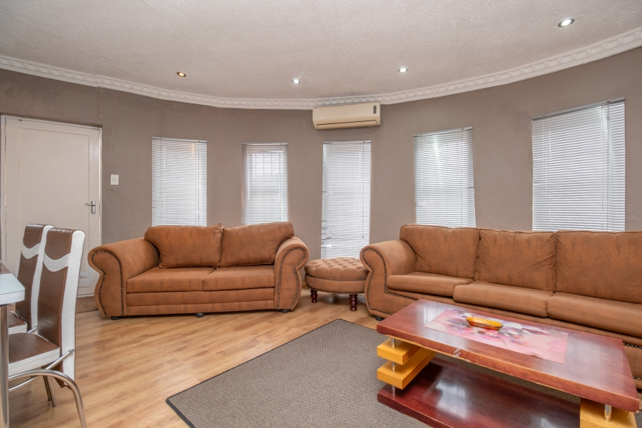 4 Bedroom Property for Sale in Robertsham Gauteng