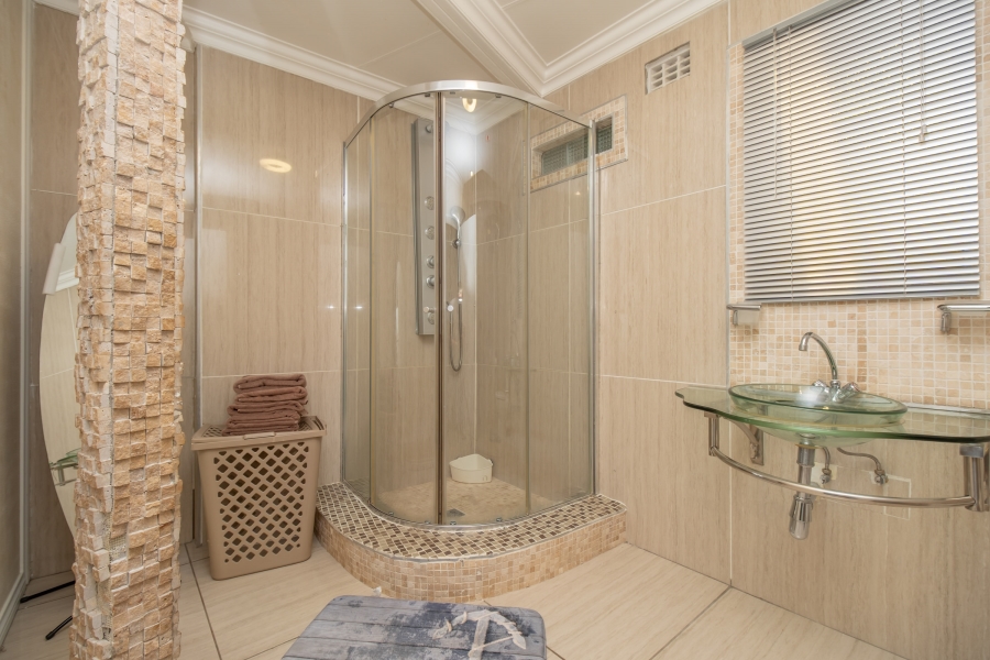 4 Bedroom Property for Sale in Robertsham Gauteng