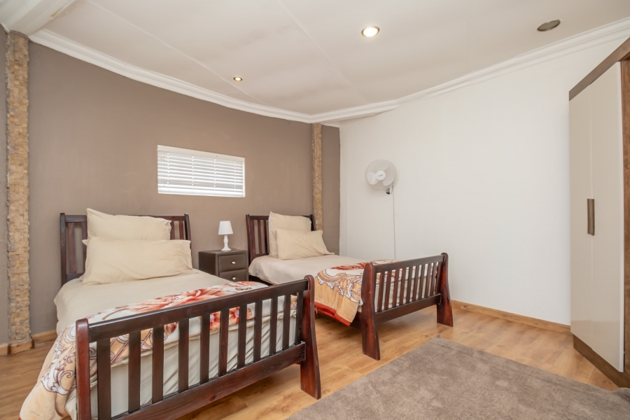 4 Bedroom Property for Sale in Robertsham Gauteng