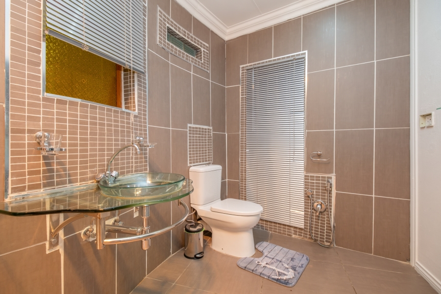 4 Bedroom Property for Sale in Robertsham Gauteng