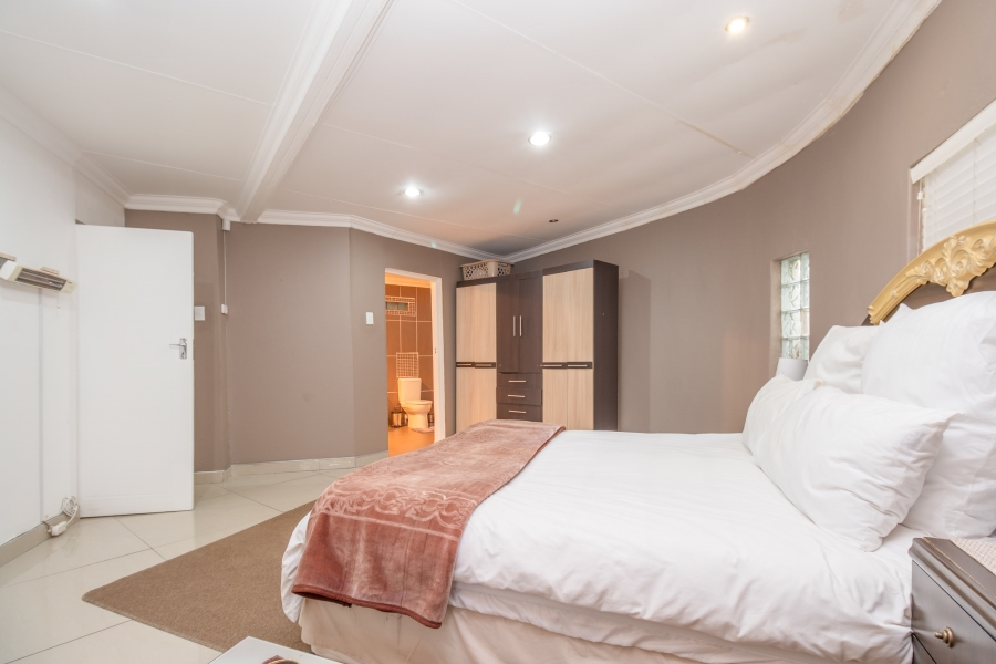 4 Bedroom Property for Sale in Robertsham Gauteng