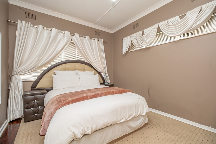 4 Bedroom Property for Sale in Robertsham Gauteng