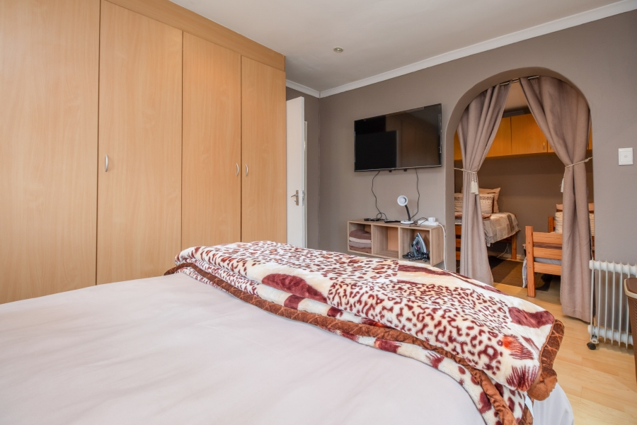 4 Bedroom Property for Sale in Robertsham Gauteng