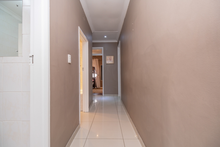 4 Bedroom Property for Sale in Robertsham Gauteng