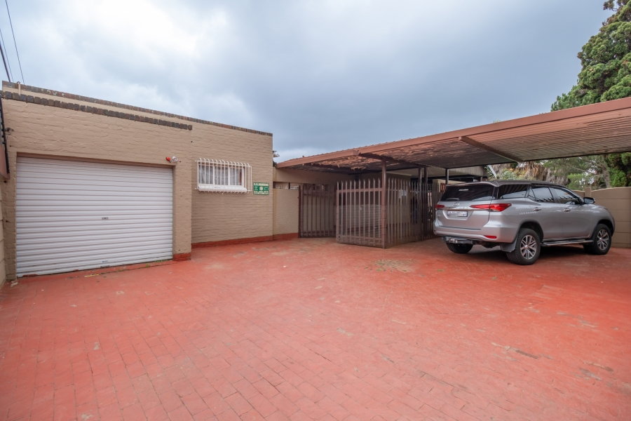 4 Bedroom Property for Sale in Robertsham Gauteng