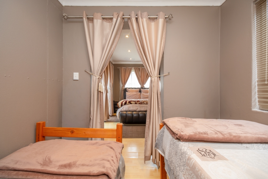 4 Bedroom Property for Sale in Robertsham Gauteng