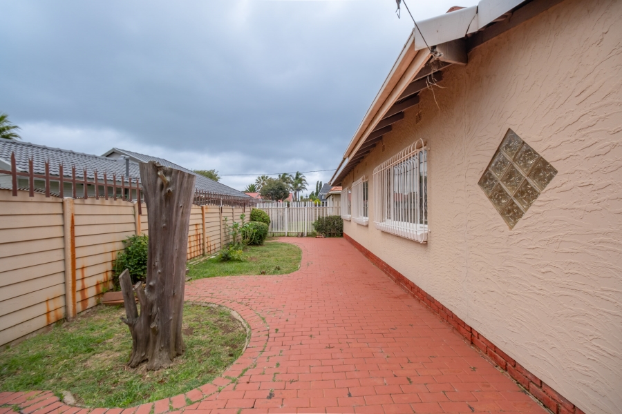 4 Bedroom Property for Sale in Robertsham Gauteng