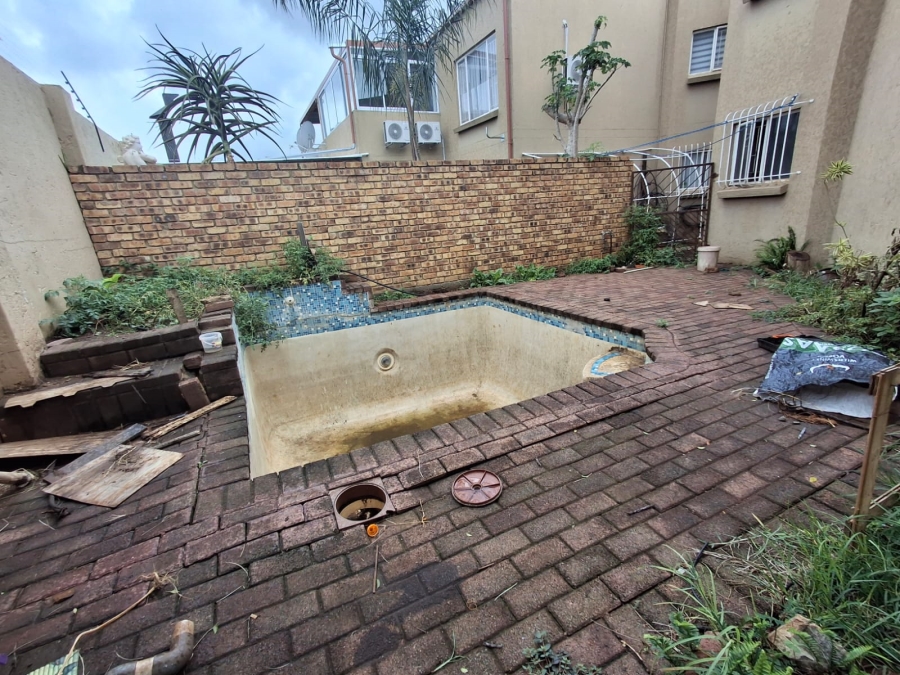 2 Bedroom Property for Sale in Dorandia Gauteng