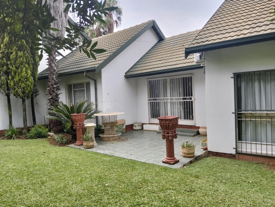 4 Bedroom Property for Sale in Garsfontein Gauteng