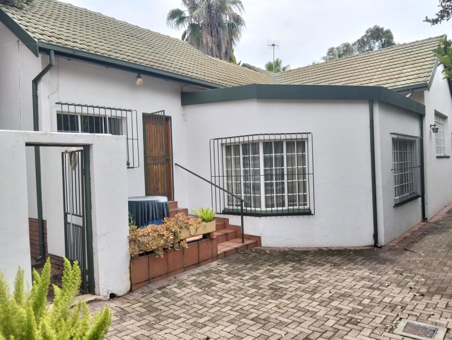 4 Bedroom Property for Sale in Garsfontein Gauteng