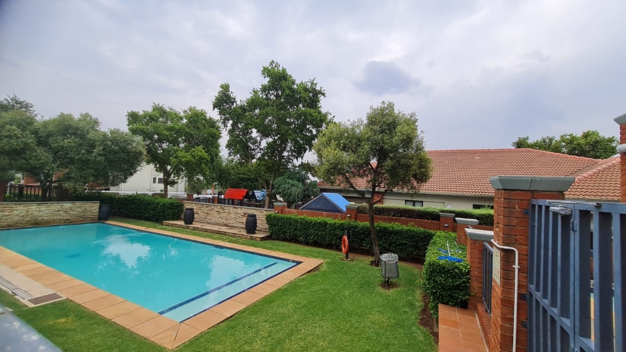 To Let 2 Bedroom Property for Rent in Greenstone Hill Gauteng