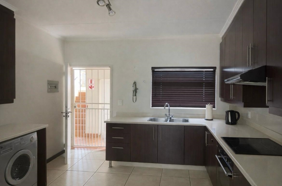 To Let 2 Bedroom Property for Rent in Greenstone Hill Gauteng