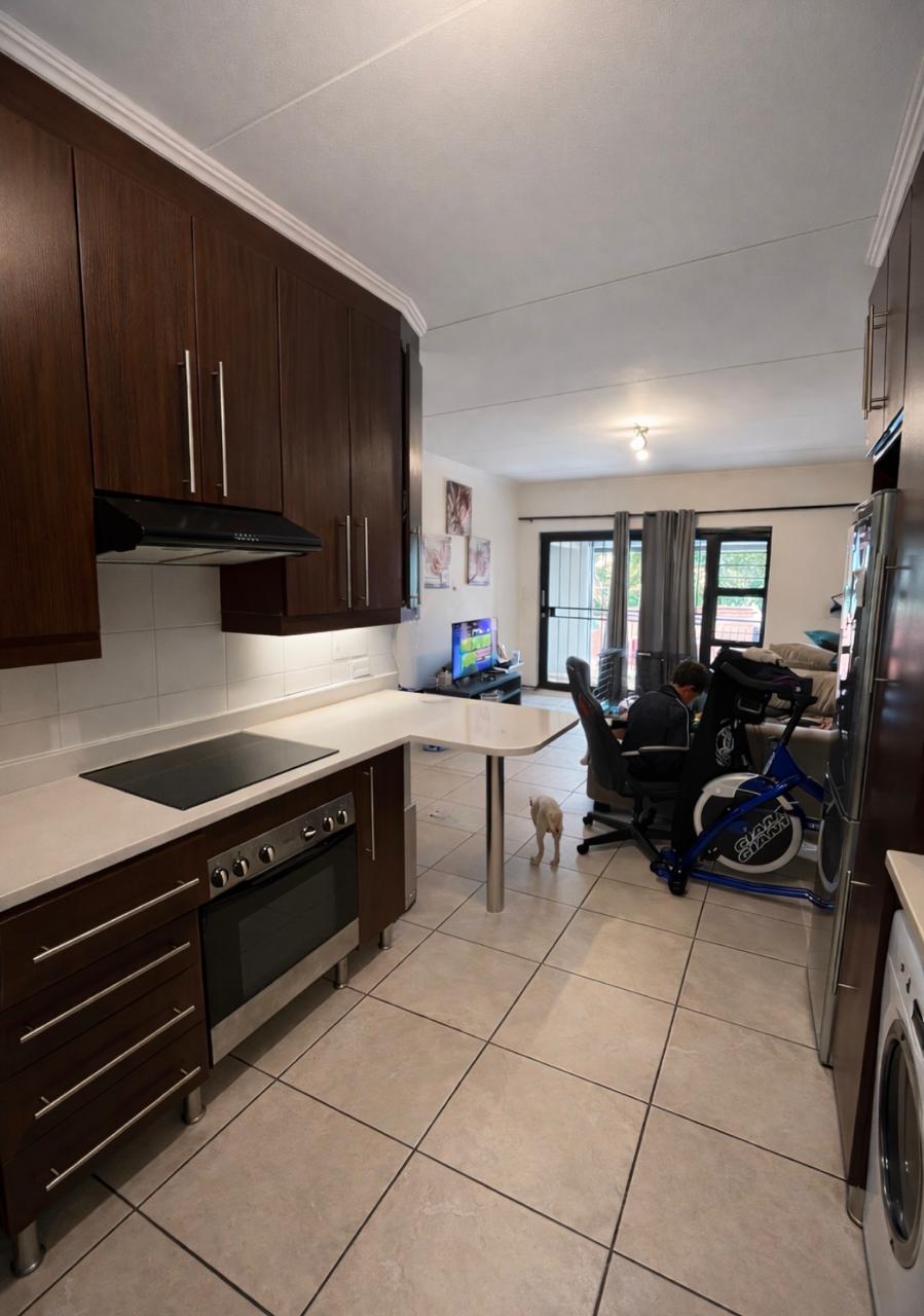 To Let 2 Bedroom Property for Rent in Greenstone Hill Gauteng