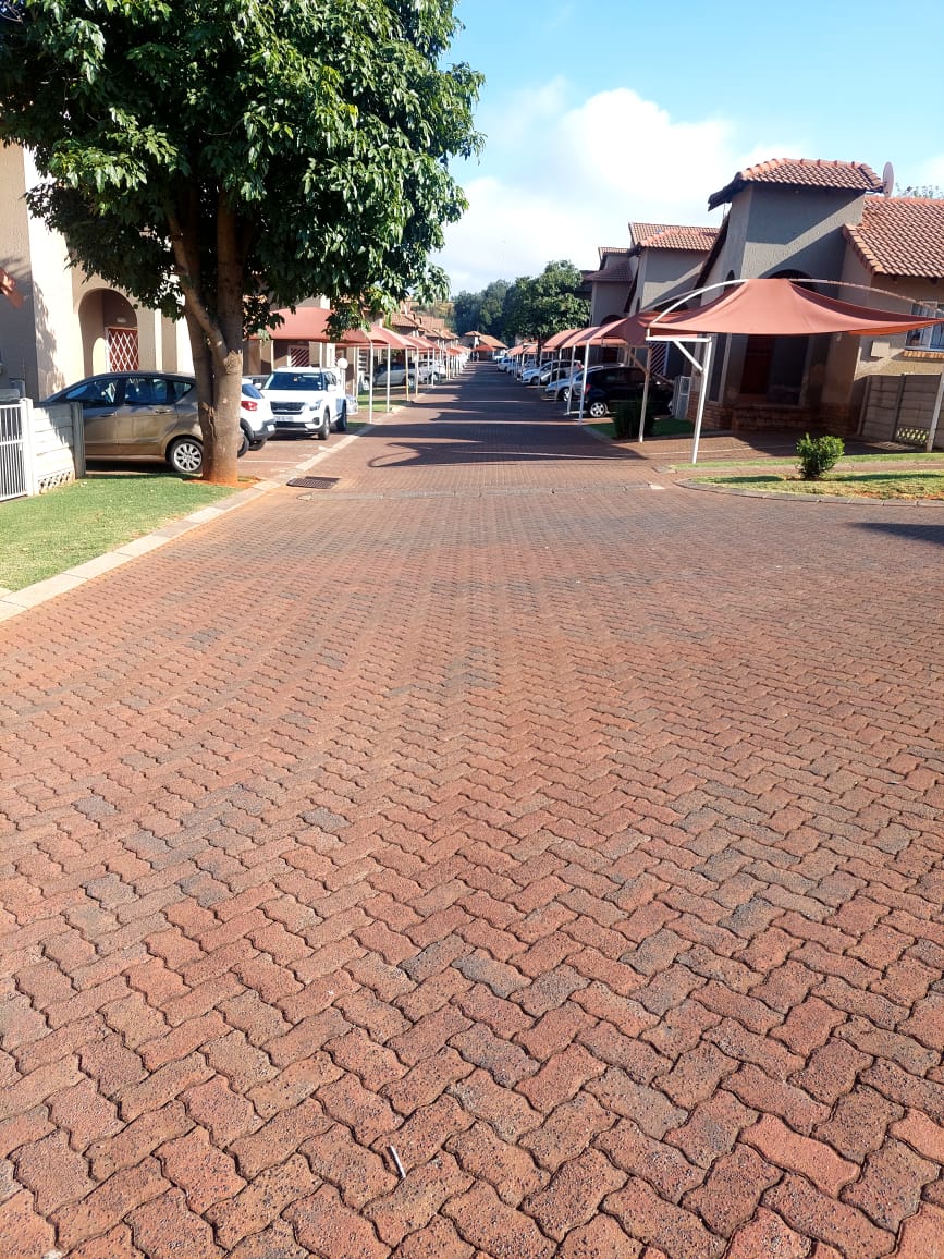 To Let 3 Bedroom Property for Rent in Ridgeway Gauteng