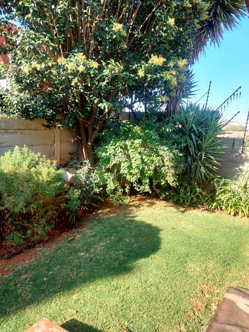 To Let 3 Bedroom Property for Rent in Ridgeway Gauteng