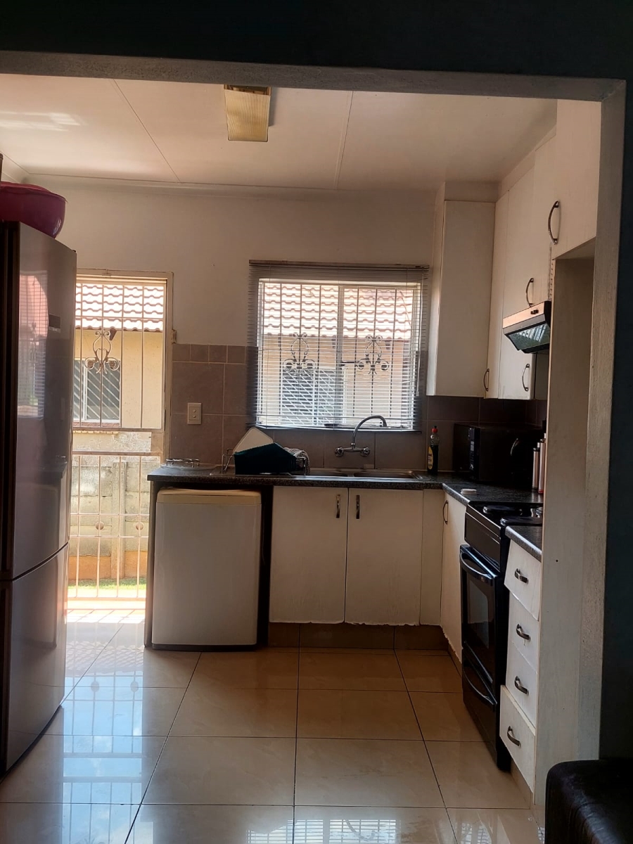 To Let 3 Bedroom Property for Rent in Ridgeway Gauteng