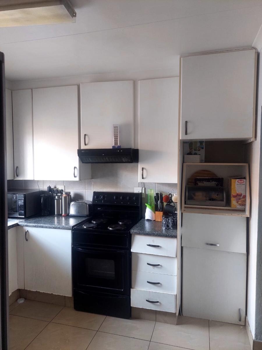 To Let 3 Bedroom Property for Rent in Ridgeway Gauteng