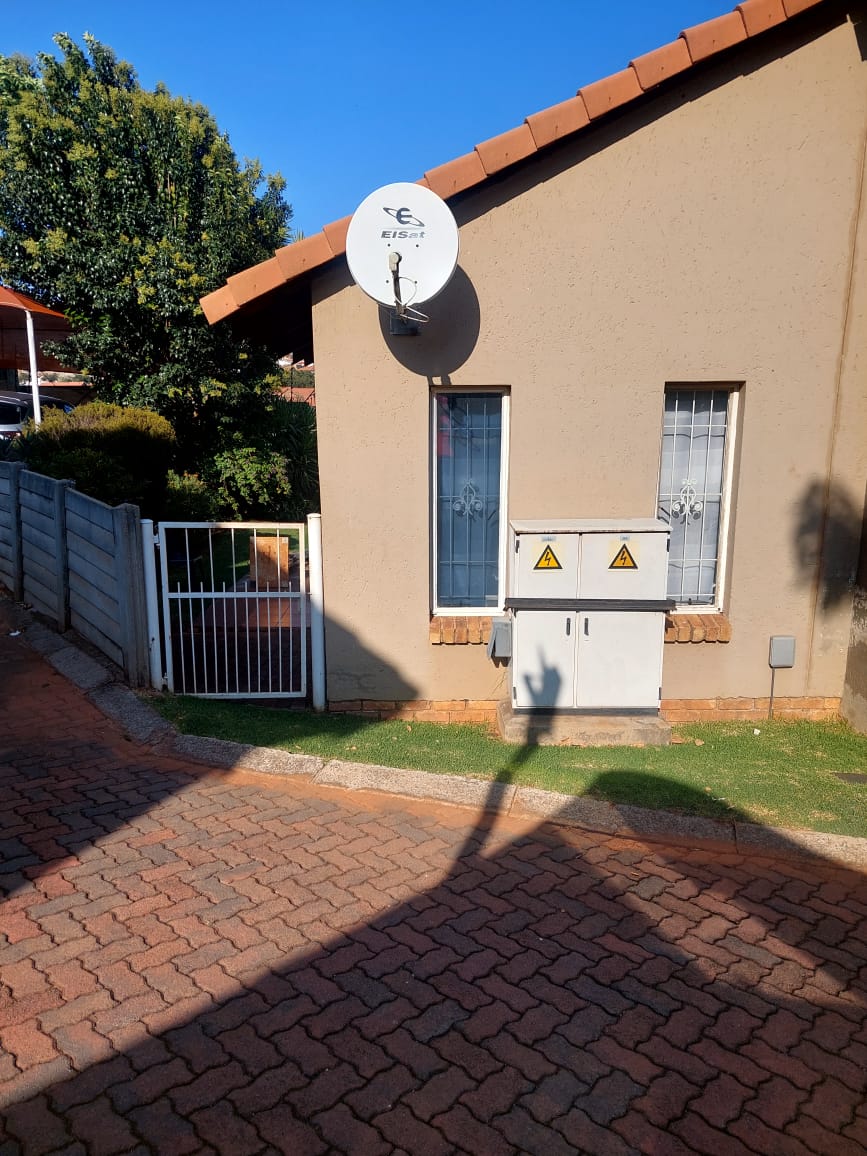 To Let 3 Bedroom Property for Rent in Ridgeway Gauteng