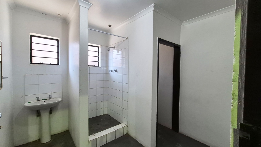 To Let commercial Property for Rent in Meadowdale Gauteng