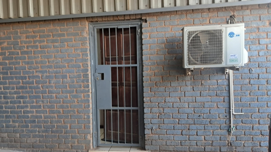 To Let commercial Property for Rent in Clayville Gauteng