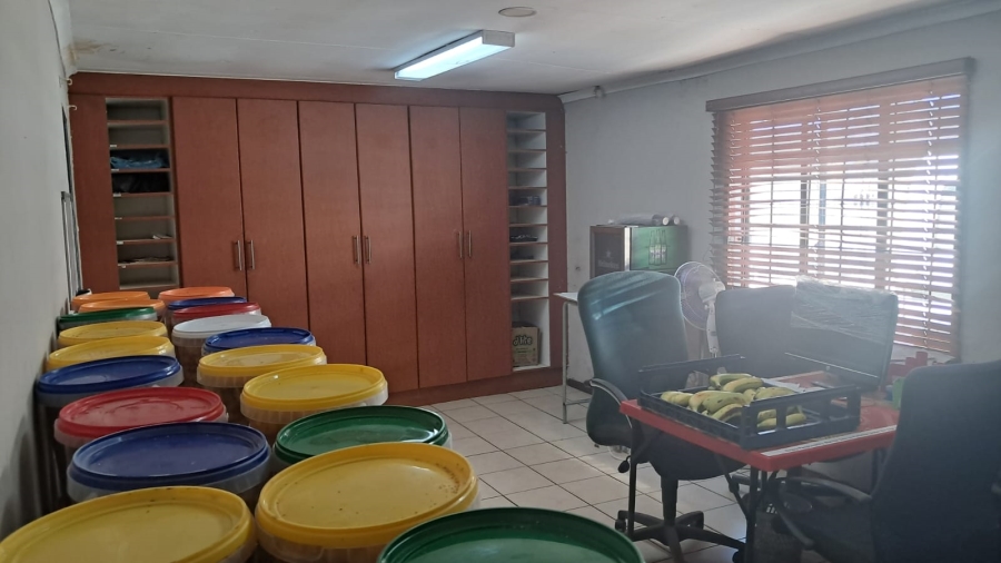 To Let commercial Property for Rent in Clayville Gauteng