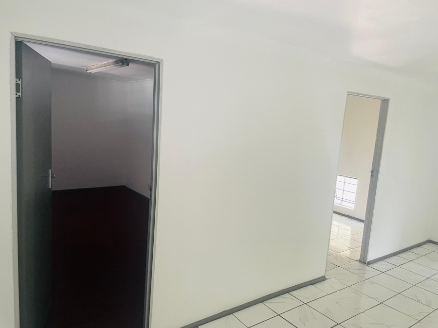 To Let commercial Property for Rent in Gallagher Estate Gauteng