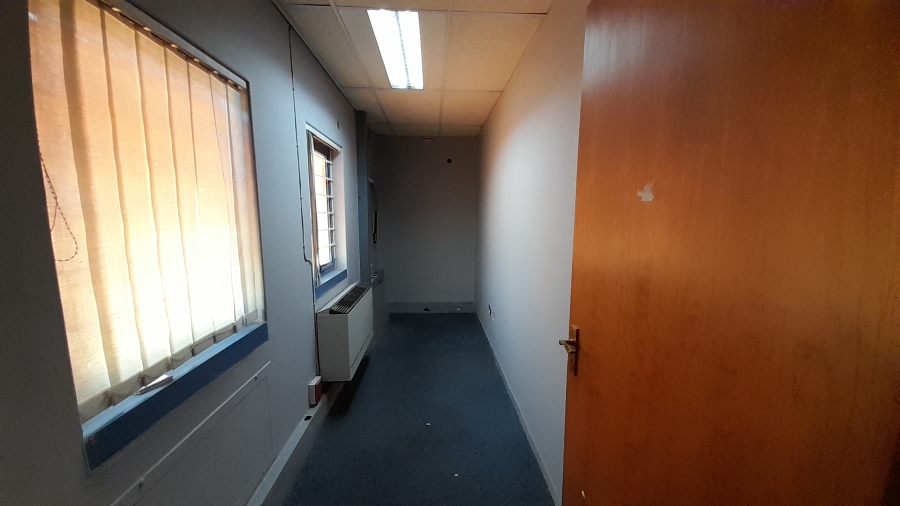To Let Commercial Property for Rent in Randjespark Gauteng