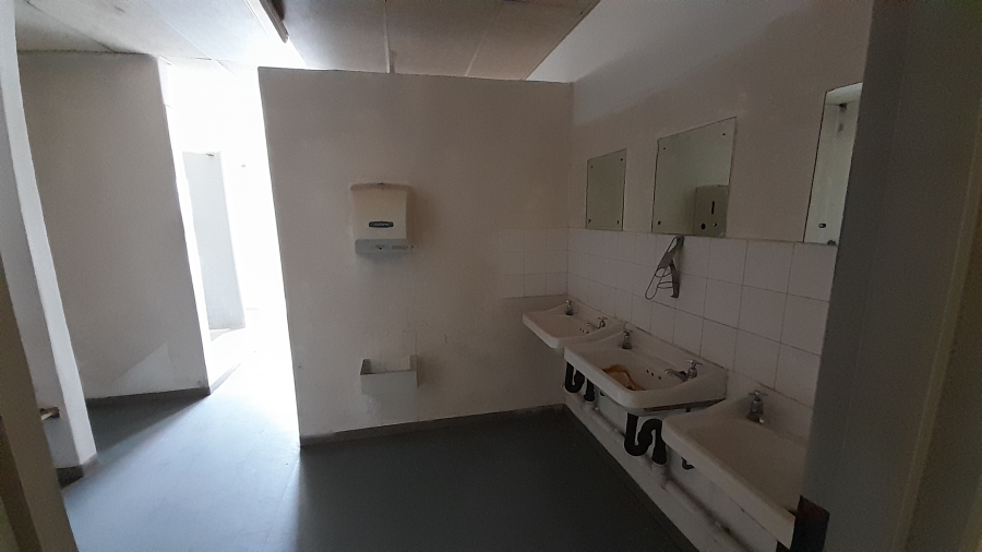 To Let Commercial Property for Rent in Randjespark Gauteng