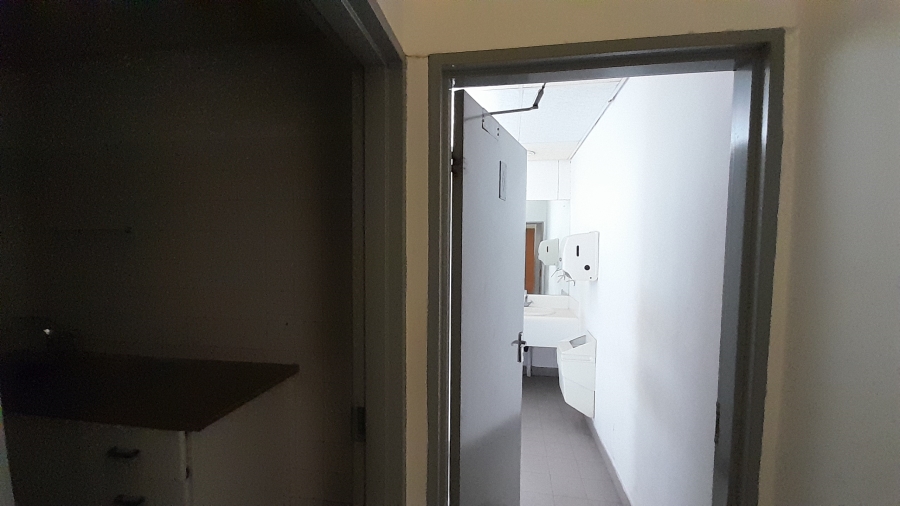 To Let Commercial Property for Rent in Randjespark Gauteng