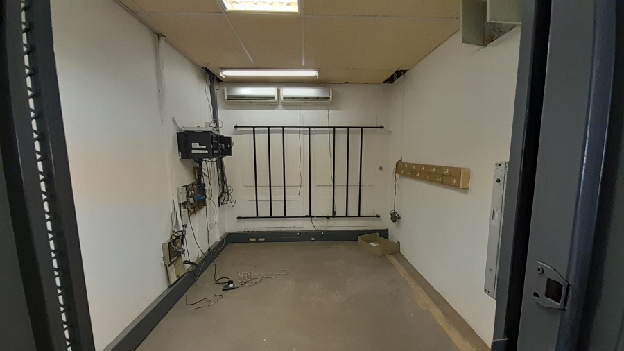 To Let Commercial Property for Rent in Randjespark Gauteng