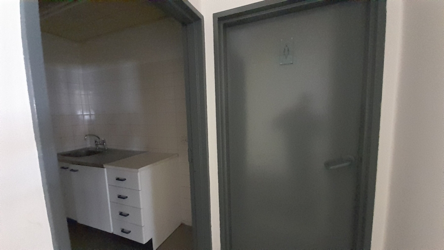 To Let Commercial Property for Rent in Randjespark Gauteng