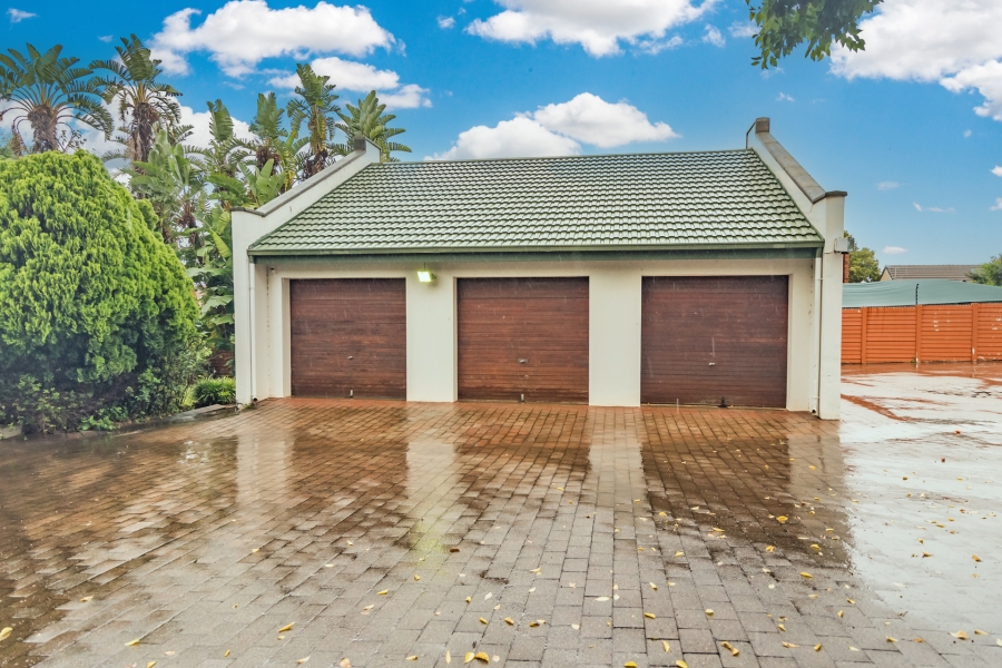 Commercial Property for Sale in Bromhof Gauteng