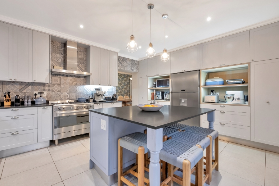 5 Bedroom Property for Sale in Linden Gauteng