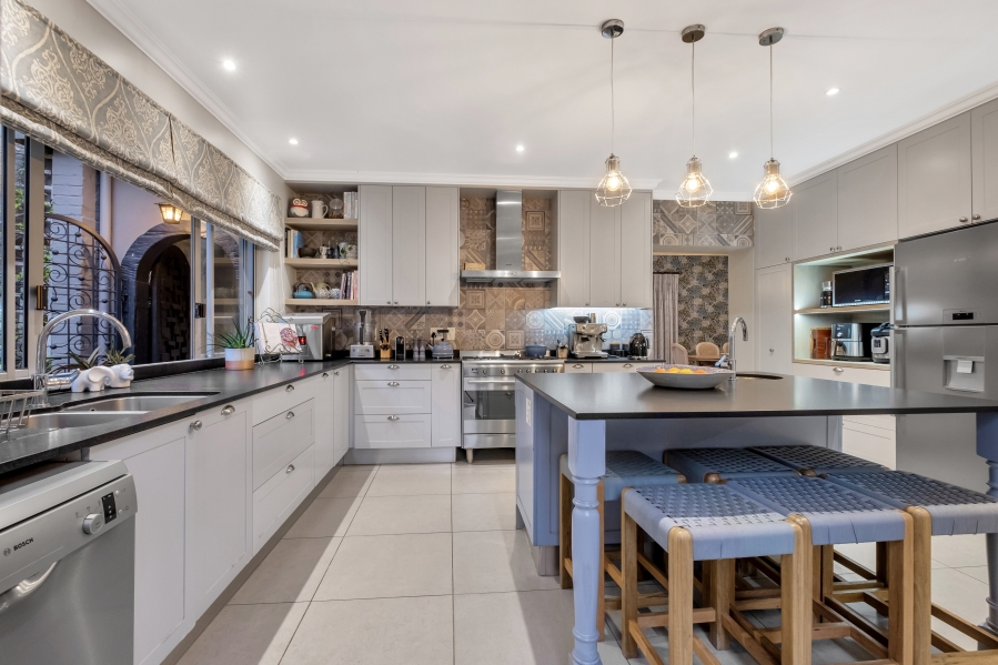 5 Bedroom Property for Sale in Linden Gauteng