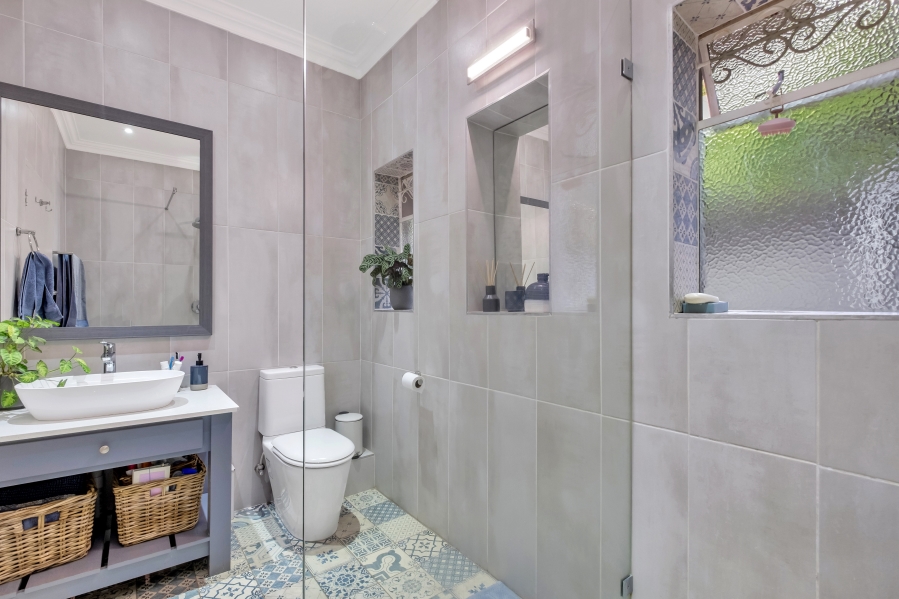 5 Bedroom Property for Sale in Linden Gauteng