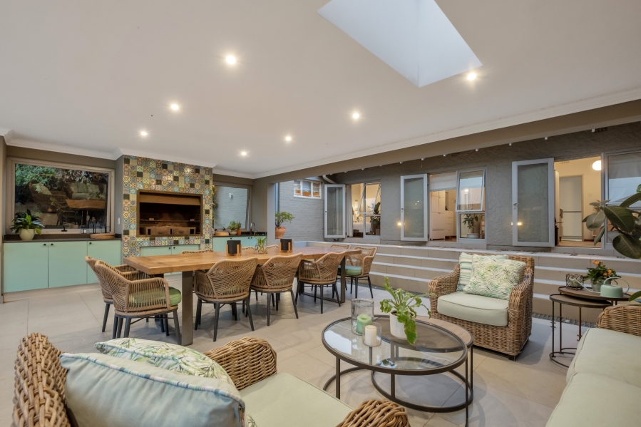 5 Bedroom Property for Sale in Linden Gauteng