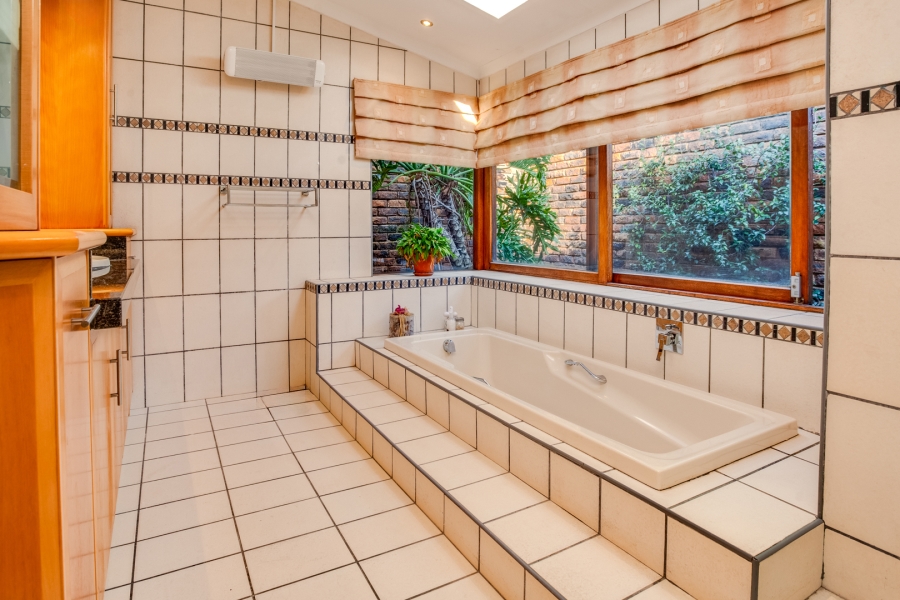 5 Bedroom Property for Sale in Bryanston Gauteng